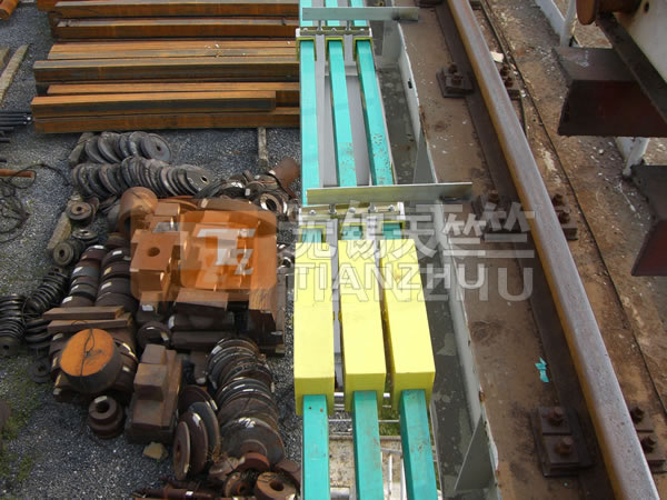 單級(jí)滑觸線.jpg 單級(jí)滑觸線.jpg